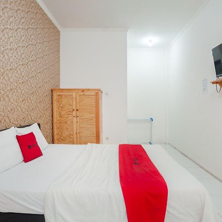 Reddoorz Syariah Near Jatisampurna Hospital Otel Bekasi Dış mekan fotoğraf